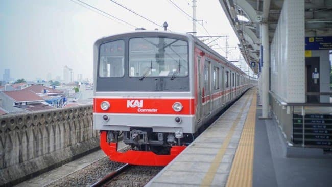 Ketika Hujan Menguji Kesiapan Transportasi Ibukota: Gangguan KRL Akibat Genangan di Angke