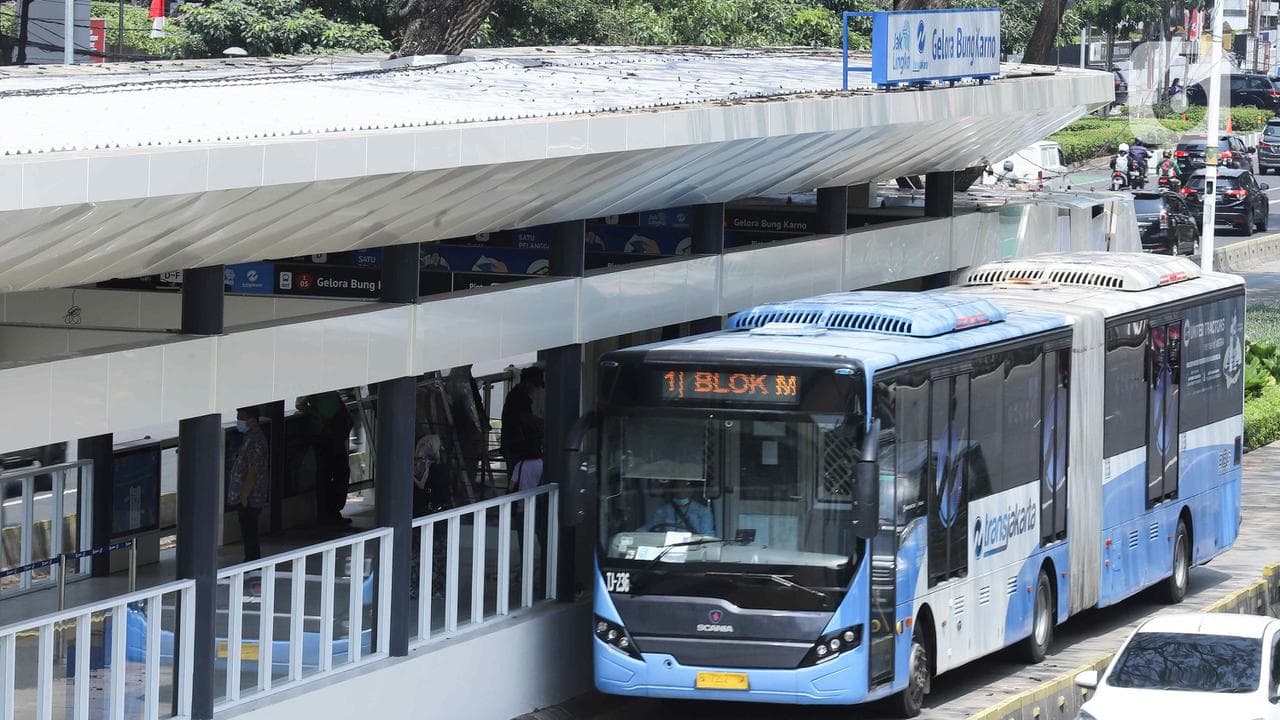 Kemacetan Kolong JORR Pagi Ini: Cerita di Balik Bus Transjakarta yang 'Tersangkut' di Mampang dan Puri Beta